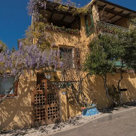 לינה וארוחת בוקר La Chicca Di Francesca 3*